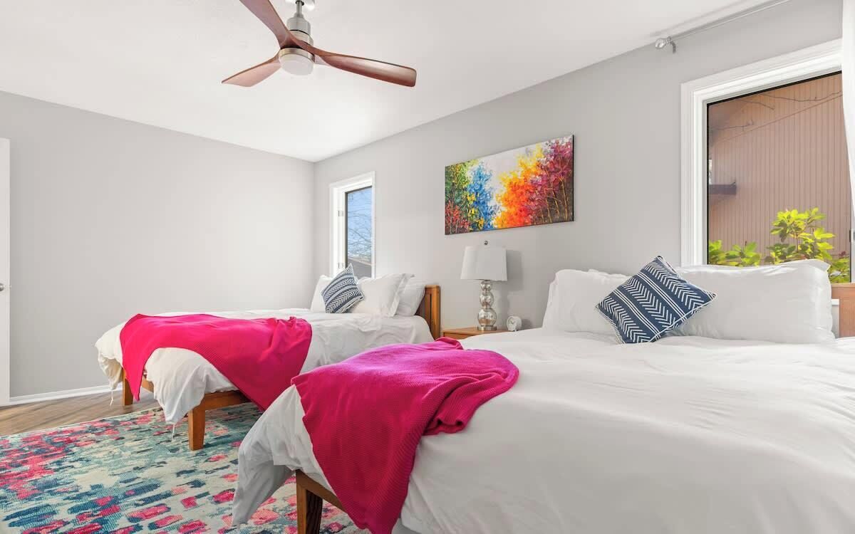 3 Schlafzimmer, Schreibtisch, Bügeleisen/Bügelbrett, Reisekinderbett