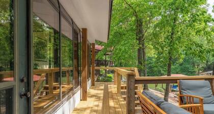 Lakefront Paradise w/Hot Tub, Decked Out on Desoto