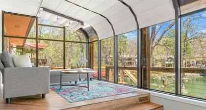 Lakefront Paradise w/Hot Tub, Decked Out on Desoto