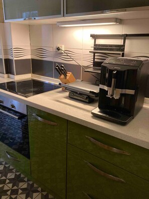 Fridge, microwave, oven, stovetop - Beautiful House in the City Center , Alsancak (İzmir)