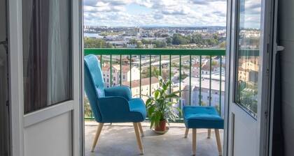 Renovated 2-Bed Apartment 2 min from Lyon