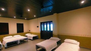 Grand Shared Dormitory | Rollaway beds, free WiFi, bed sheets