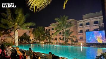 3 outdoor pools