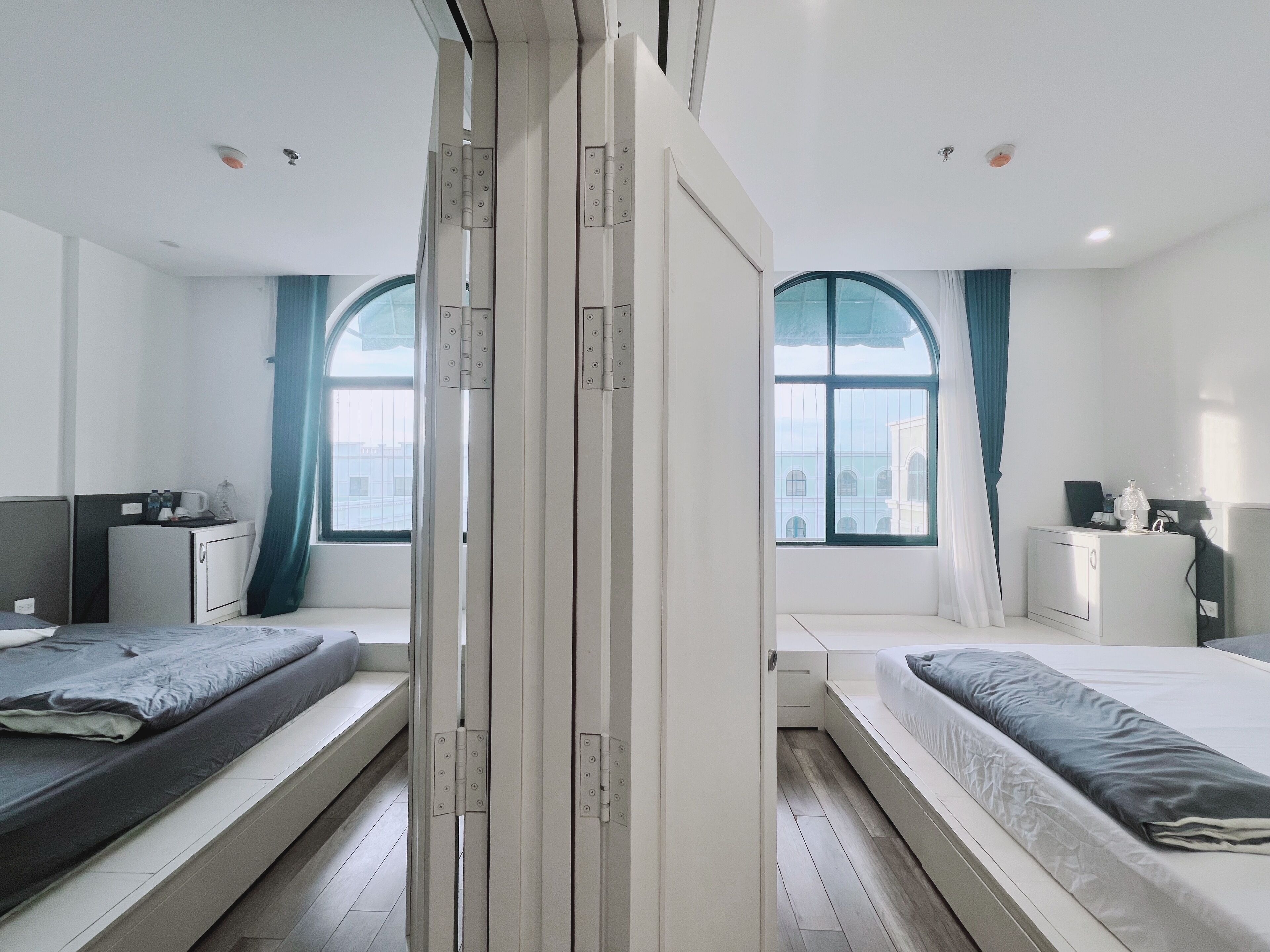 Egyptian cotton sheets, premium bedding, pillowtop beds, blackout drapes