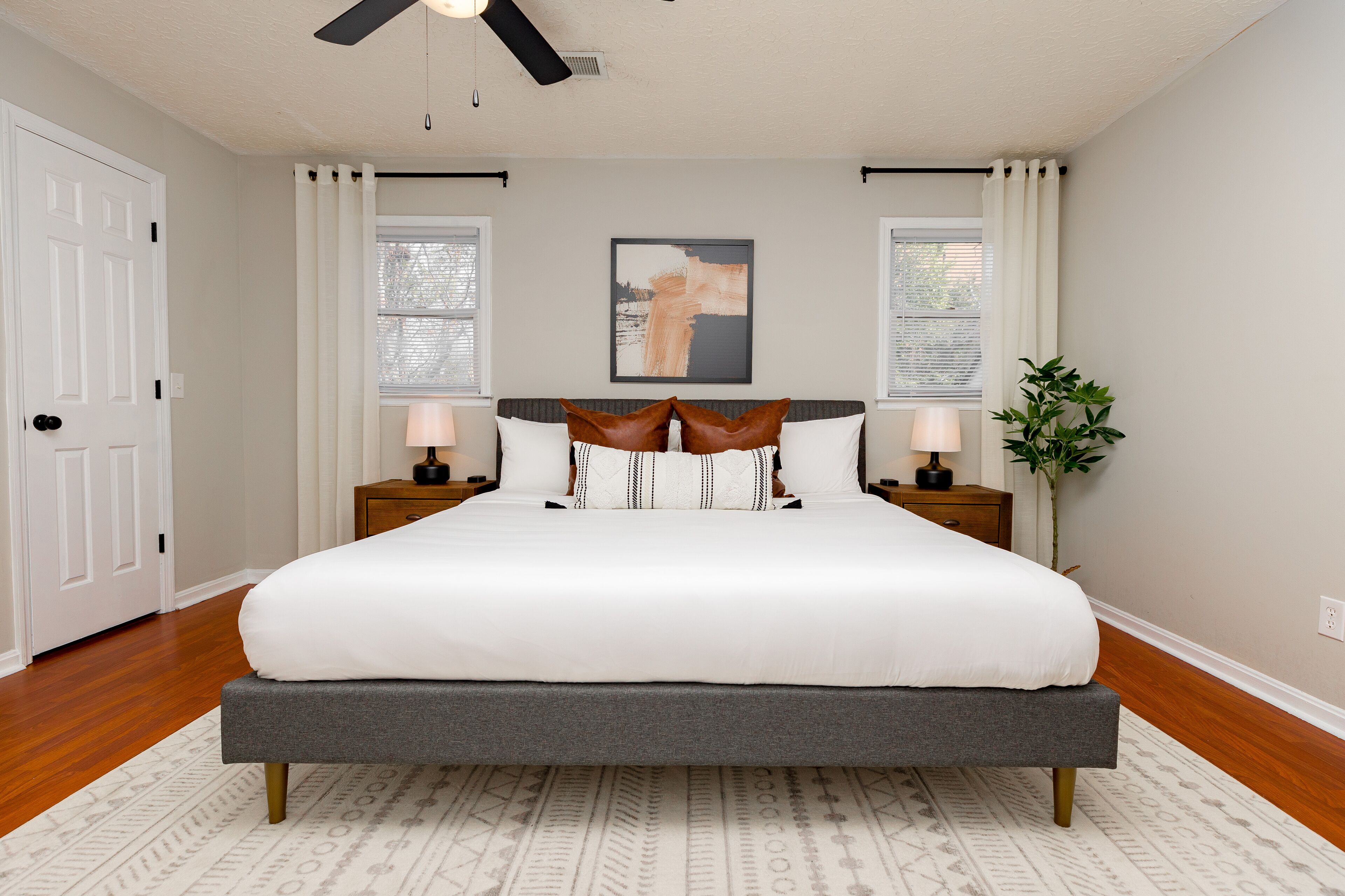 3 soverom, skrivebord, strykejern/-brett og wi-fi (inkludert)