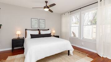 3 bedrooms, desk, iron/ironing board, free WiFi