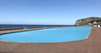 Isfyn, Boutique style cottage with stunning views in Llandudno.