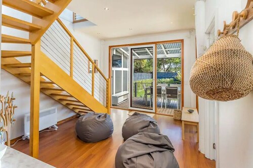 The Birkdale by Ready Set Stay- heated pool, WIFI, amazing and modern