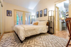 3 bedrooms, iron/ironing board, WiFi, bed sheets - Sasquatch Lodges G  (Sleeps 13) (Gatlinburg)