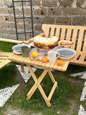 Property grounds - 5-bedroom hotel in quaint Gyumri with WiFi (Gyumri)