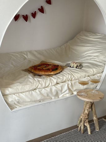 5 bedrooms, WiFi, bed sheets. 5-bedroom hotel in quaint Gyumri with WiFi