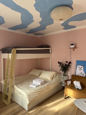 5 bedrooms, WiFi, bed sheets