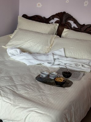 5 bedrooms, WiFi, bed sheets