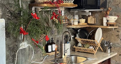 5-bedroom hotel in quaint Gyumri with WiFi