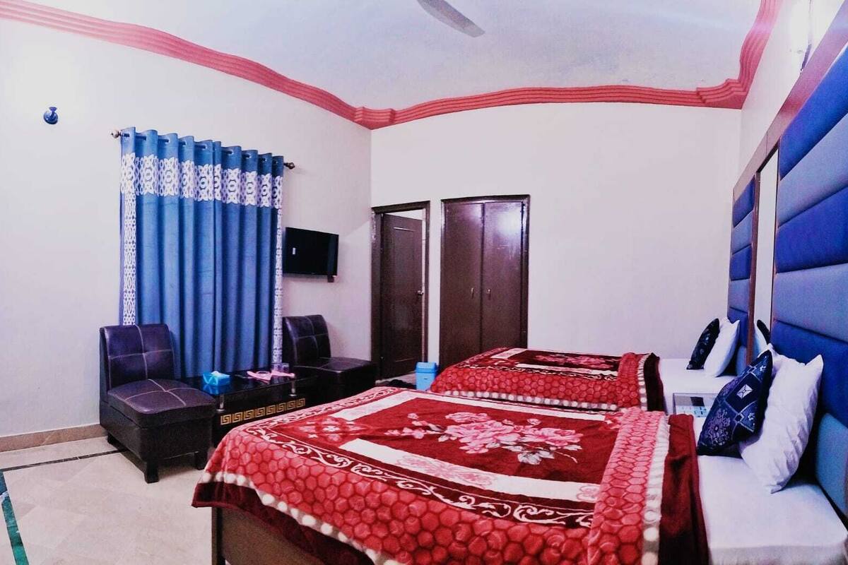 Economy Twin Room | Iron/ironing board, WiFi (free)