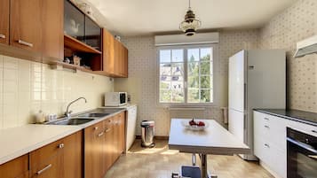 Réfrigérateur, micro-ondes, four, lave-vaisselle