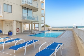Pool - The Whaler 4D | Beachfront Condo | Pool | My Beach Getaways (Gulf Shores)