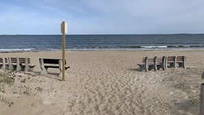 Beach nearby - Charming 3BR condo in Old Orchard Beach with beach access and modern amenities. (Old Orchard Beach)