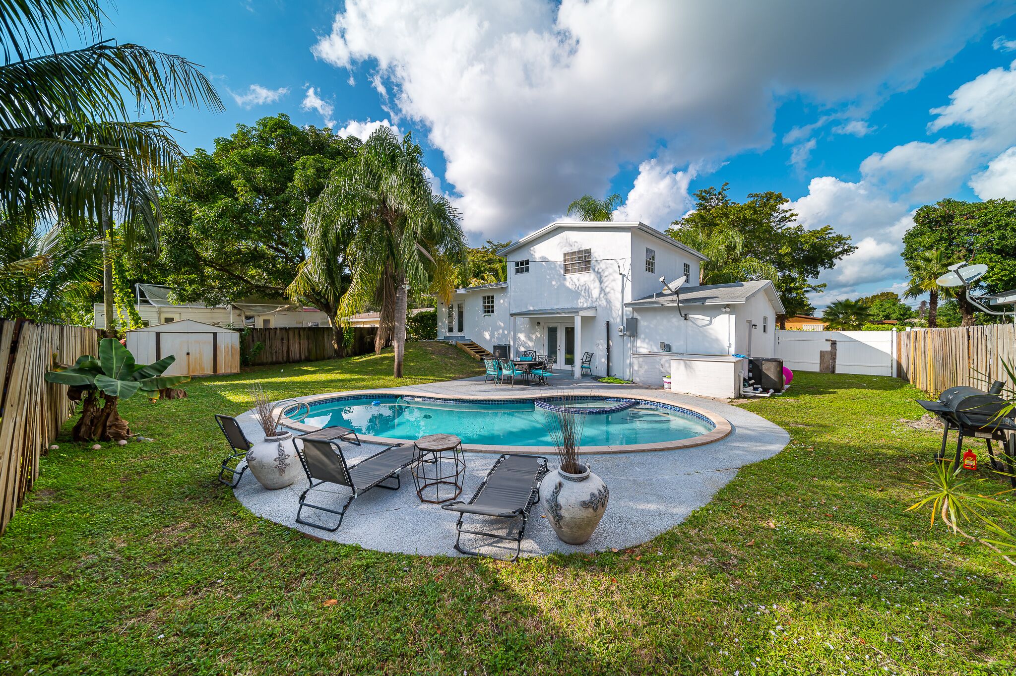 Charming & Large Pool Home 6