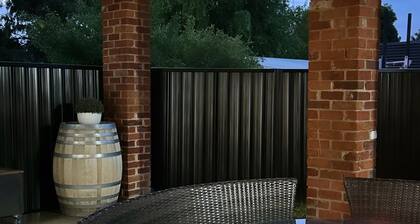 Your home away from home, in a quiet street in central Dubbo!