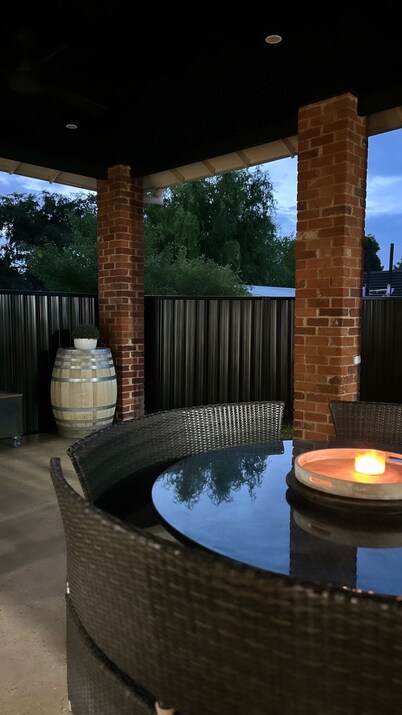 Your home away from home, in a quiet street in central Dubbo!