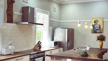Micro-ondes, four, plaque de cuisson, lave-vaisselle