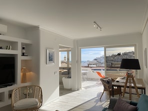 Smart TV, books - Apt Ocean Balcony, large terrace with sea view, near the beach, swimming pool (Albufeira)
