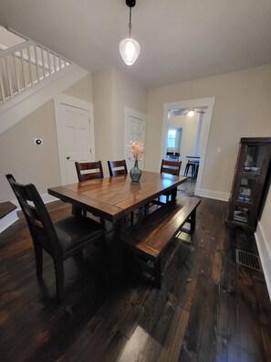 Dining - Newly Remodeled Columbia-Tusculum 3BR Gem (Cincinnati)