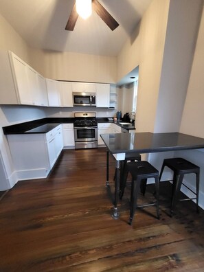 Fridge, microwave, oven, stovetop - Newly Remodeled Columbia-Tusculum 3BR Gem (Cincinnati)