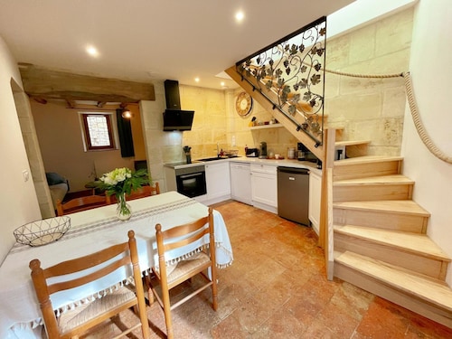 Cosy Gîte à Azay-le-Rideau avec Wifi, Clim, tout inclus, idéal pour 2 adultes et 2 enfants, proche châteaux