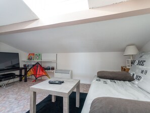 TV - Apartment for 6 in Mimizan with parking, balcony, and bike storage (Mimizan-Mimizan Plage)