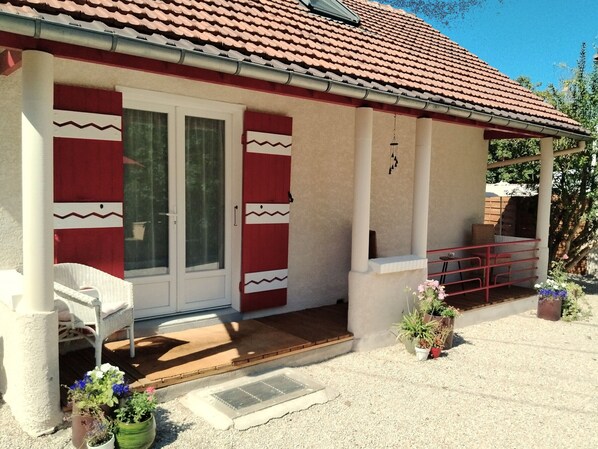 Exterior detail - Charming Riverside Cottage Near Montargis with Nature & City Access (Montargis)