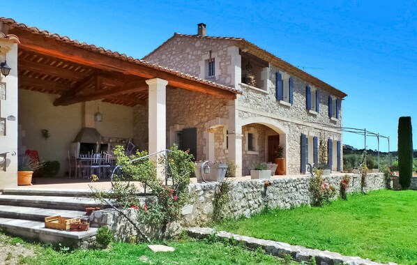 Exterior - Amazing home in Maussane Les Alpilles (Maussane Les Alpilles)
