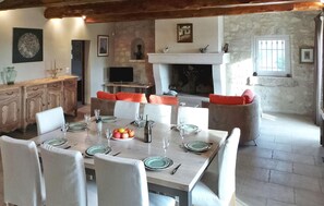 Dining - Amazing home in Maussane Les Alpilles (Maussane Les Alpilles)