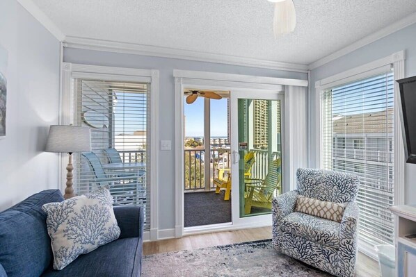 TV - Pelican's Landing Unit 318 - Ocean view (Myrtle Beach)