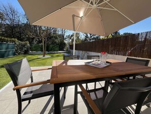 屋外ダイニングエリア