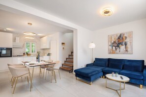 TV - Emerald Eco Villa (Povlja)