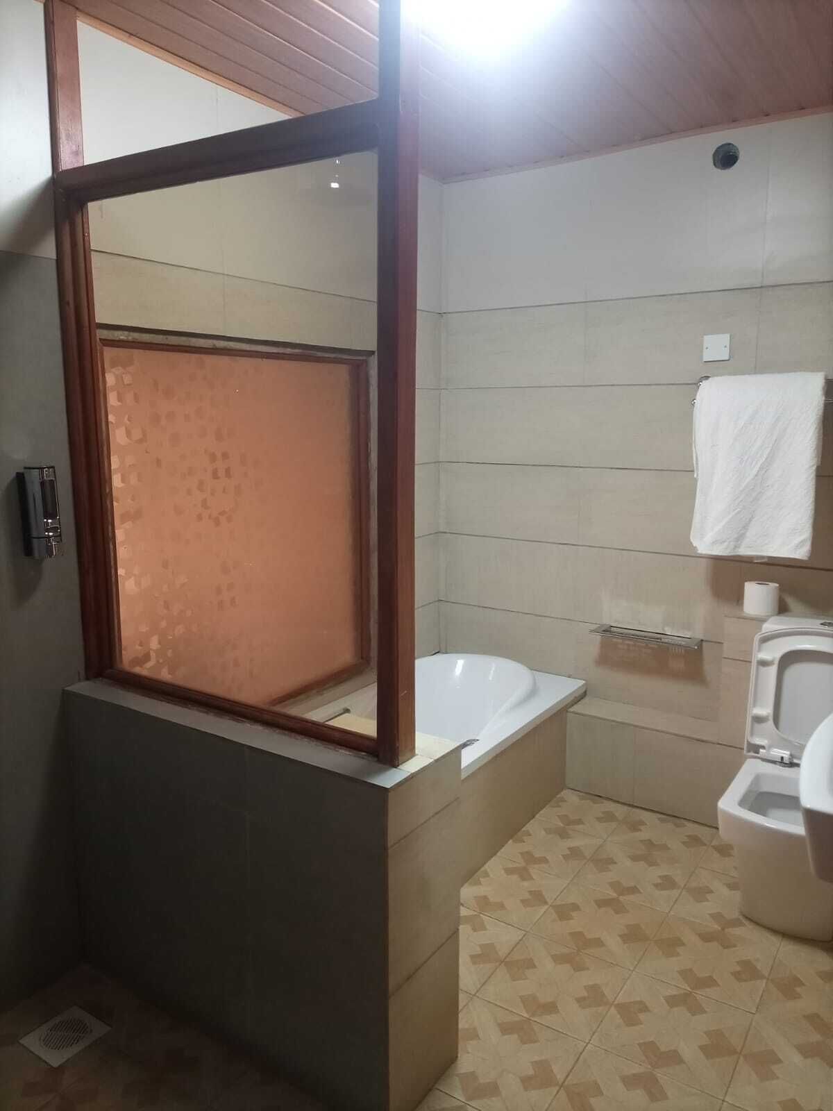 Habitación doble ejecutiva | Baño | Pantuflas 