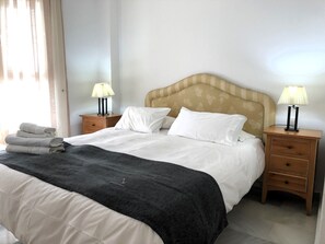 3 bedrooms, desk, iron/ironing board, Internet - 3 Bed Excellent and Quiet Location F-4 (Marbella)