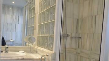 Shower, hair dryer, towels, shampoo