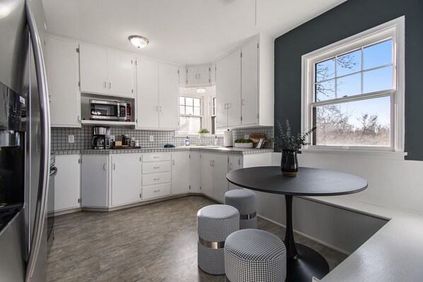 Frigorífic, microones, forn i placa de cuina