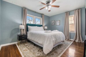 3 bedrooms, desk, WiFi, bed sheets