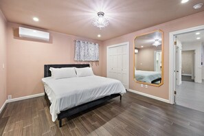 3 bedrooms, desk, iron/ironing board, free WiFi