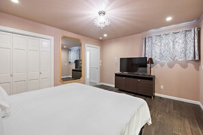 3 habitaciones, escritorio, tabla de planchar con plancha y wifi gratis 