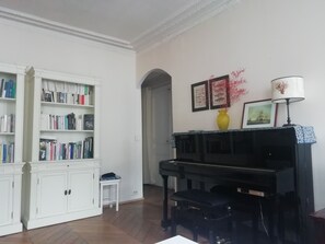 Interior - Spacious, Calm, Charming 4 Rooms Apartment in the Center of Paris (Paris)