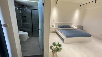 Comfort Tek Büyük Yataklı Oda, 1 Yatak Odası, Dağ Manzaralı | Ayrı ayrı dekore edilmiş, masa, dizüstü bilgisayar çalışma alanı