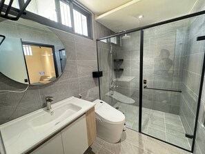 ห้องคอมฟอร์ทดับเบิล, 1 ห้องนอน, วิวภูเขา | ห้องน้ำ