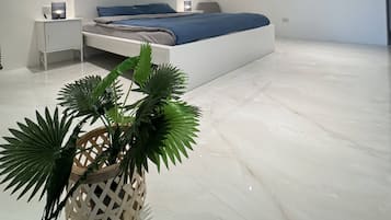 Comfort Tek Büyük Yataklı Oda, 1 Yatak Odası, Dağ Manzaralı | Ayrı ayrı dekore edilmiş, masa, dizüstü bilgisayar çalışma alanı