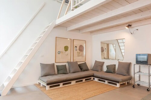 New and stylish Loft design, just a few minutes by subway from Piazza Duomo
