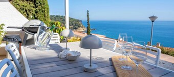 Blue Horizon - Beachfront, A/C, BBQ, Amazing Views